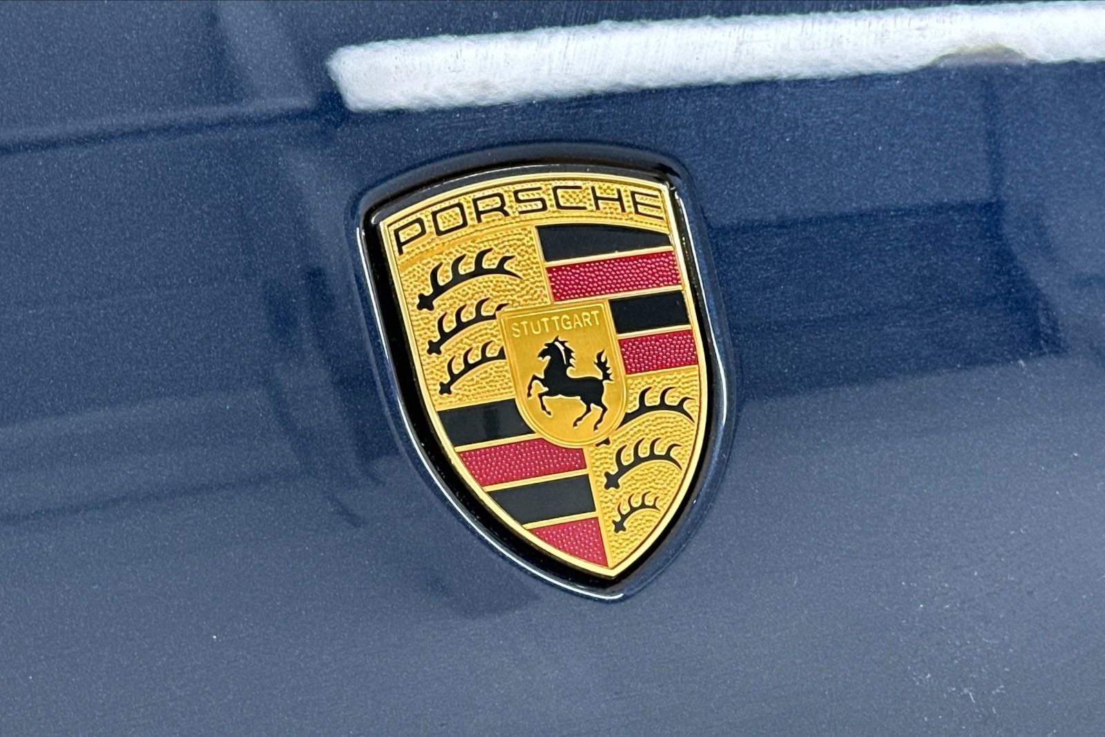 2023 Porsche Macan Base